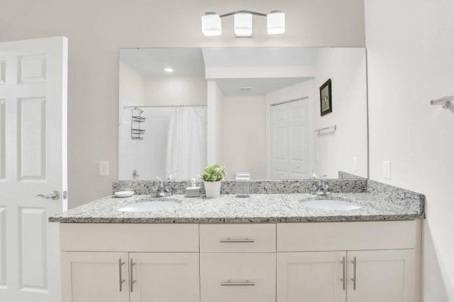 Amazing 3 bedrooms and 2 baths 6 miles from Disney Images_4