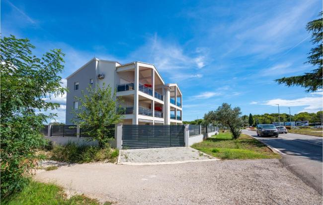 Amazing Apartment In Fazana With Wifi And 2 Bedrooms Images_4