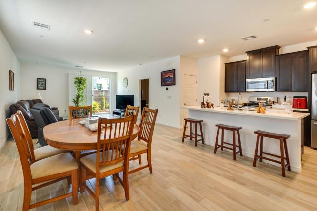 Home with Putting Green about 11 Mi to Las Vegas Strip Images_1