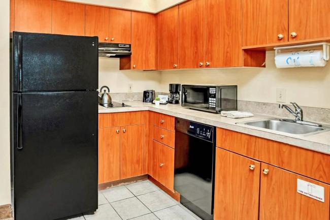 1BR Suite - 2 Queens - Pool and HT - Near Disney Images_3
