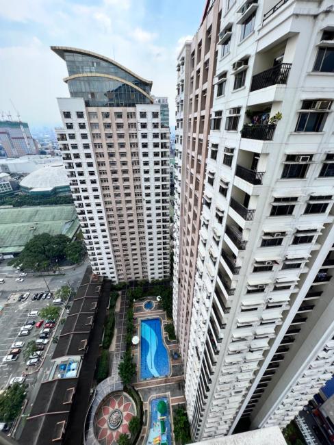 Manhattan Parkview in Araneta City with Pool view Images_4