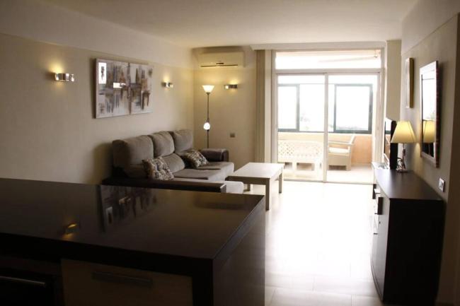 Bright Apt, terrace,heated pool. Images_3