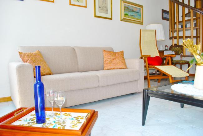 Apartment on 2 levels with large Terrace Lake View Images_2