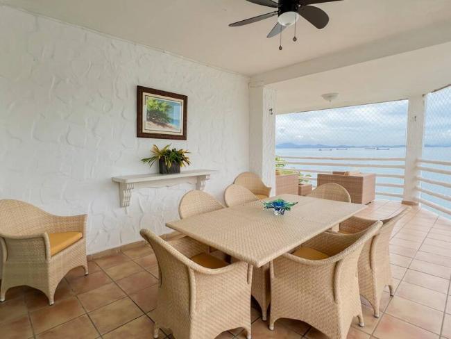 Live an adventure in Taboga 2 Images_3