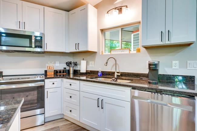 Howard Retreat with Deck and Fire Pit, 1 Mi to Lake! Images_4