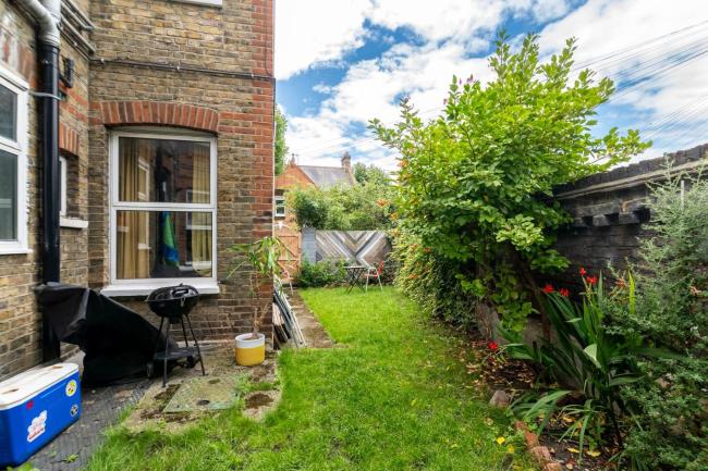 GuestReady - Artistic hideaway in Walthamstow Images_1