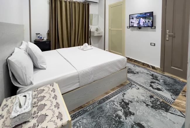 AlaskaPyramidsView Images_5