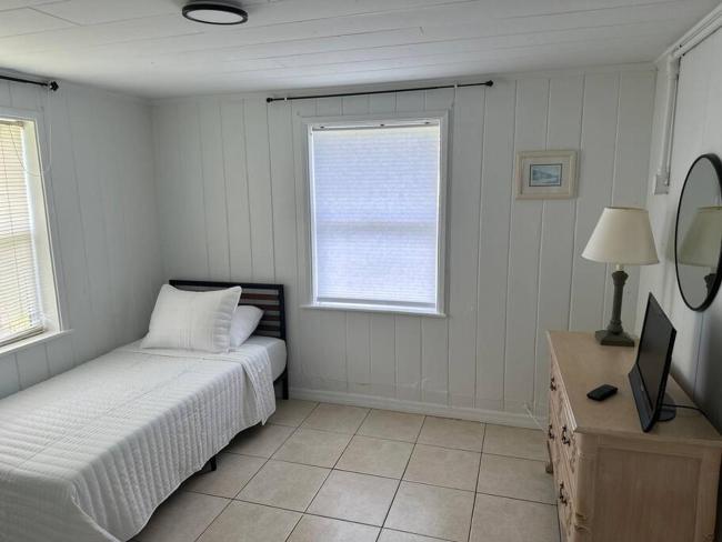 Charming 3BR home in Naples, FL Images_1