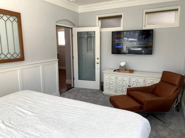 The 1900 House - 1 Block From DT Images_4