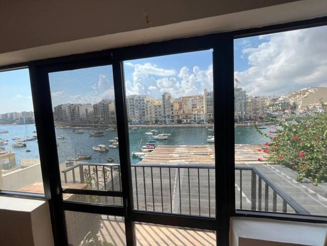 1 bedroom seafront in st julians apt 3 Images