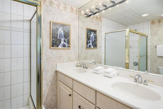 Fasching Haus Unit 8, Deluxe Townhouse w/ A/C, Private Deck, 2 Blocks to Downtown Images_5