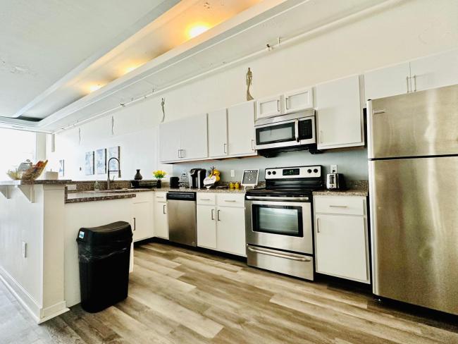 Executive Vacation Suite for 4 Images_3