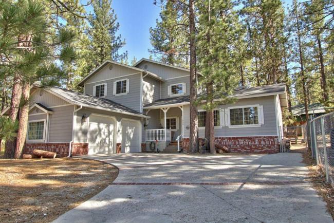 Ascent Mountain Home with pool table, spa, fire pit Images_4