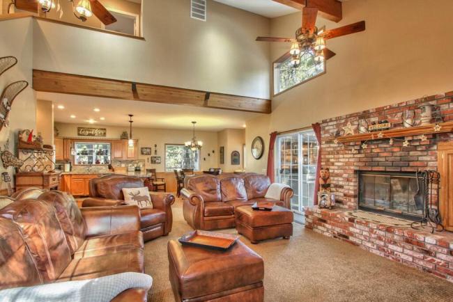 Ascent Mountain Home with pool table, spa, fire pit Images_3