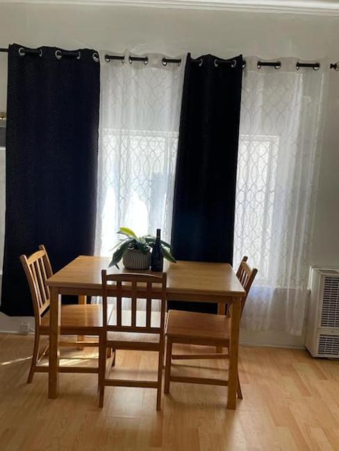 Simple Studio next to Downtown Crypto Arena 3 Images_4