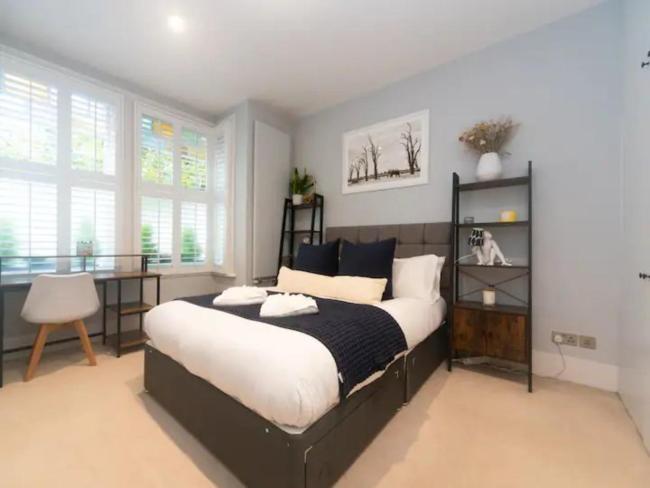 Pass the Keys Stylish Victorian Gem 1Br Central Location Images_1