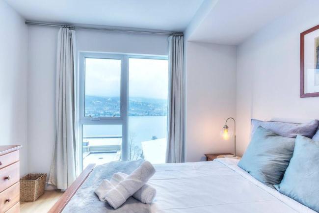Serenity by the Slopes: Tremblant Waterfront Condo Images_4