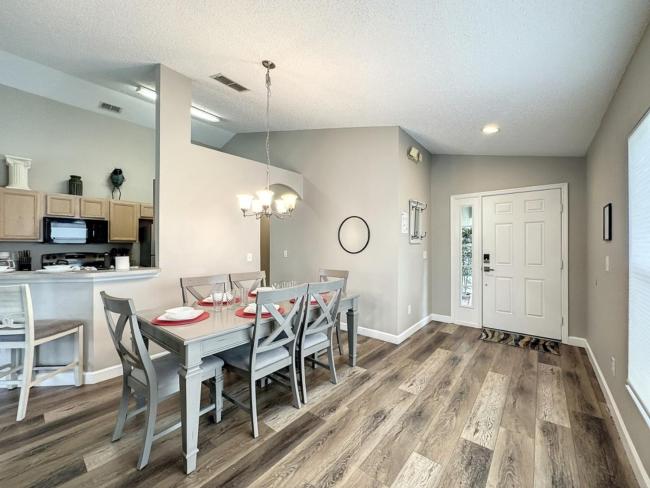 4 BED 3 BATH IN A GATED COMMUNITY WITH POOL villa Images_4