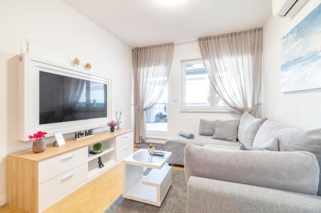 LILY apartment - Flexible SelfCheckins 48- Luxury- Extra big terrace with jacuzzi Images_1