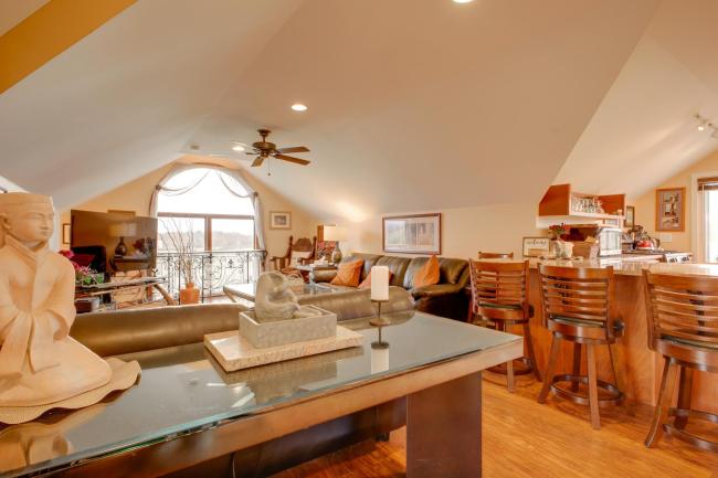 Comfy Schuylerville Carriage Getaway with Views Images_3