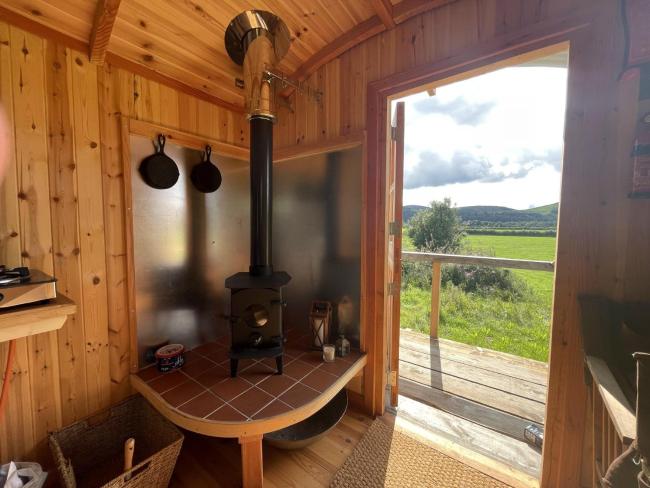 Cosy off grid shepherds hut in village location Images_2