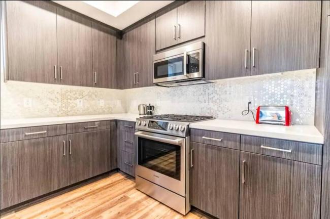 Comfortable & Spacious 2BDR - 2BTH for 4 Guests in Hollywood Images_3