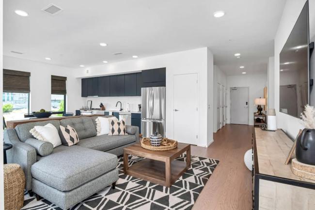Upscale River View Condo Walk to Downtown and Private Patio Images_1