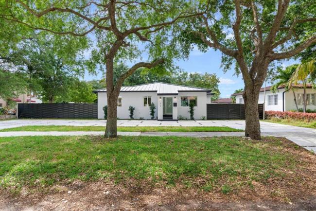 Tranquil 3 BR Oasis in El Portal with Pool and BBQ Images_5