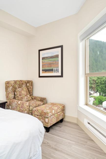 Penthouse Lake Home - 3BR w Amazing View & Deck Images_3