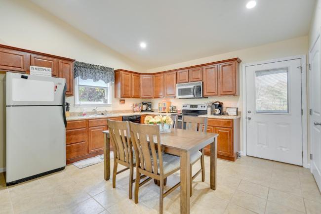 Charming Howard Getaway with Deck, 1 Mi to Lake! Images_5