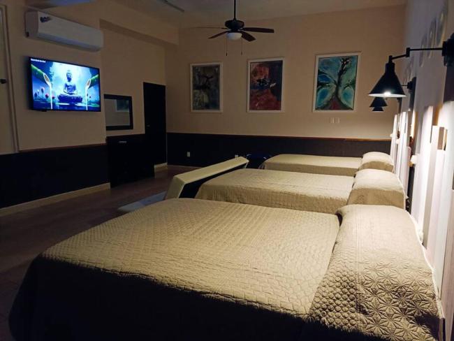 Amplia habitación 3 camas Z/C Goya Images_2