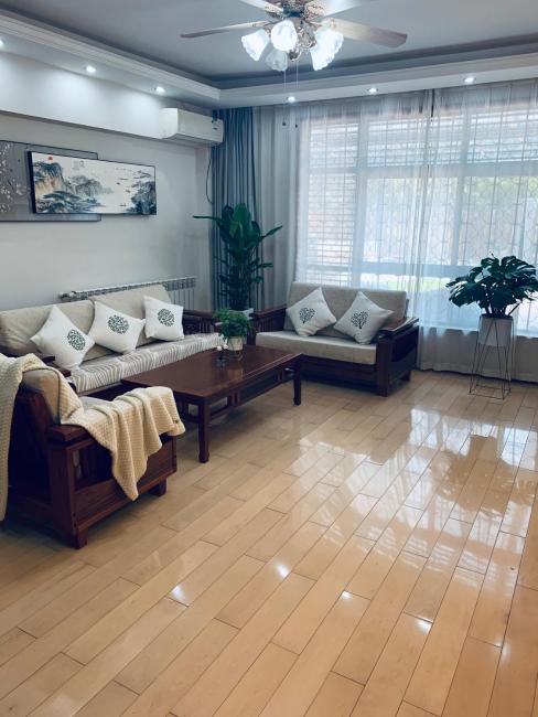 Gorgeous apartment with private backyard Images_1