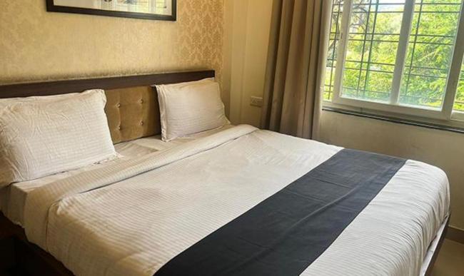FabHotel Prime Golden Feather Images_4