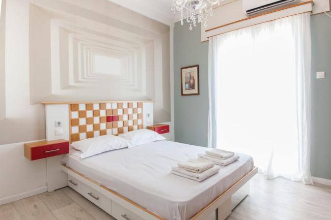 Enchanting Balcony Retreat Located in Kipseli Images_1