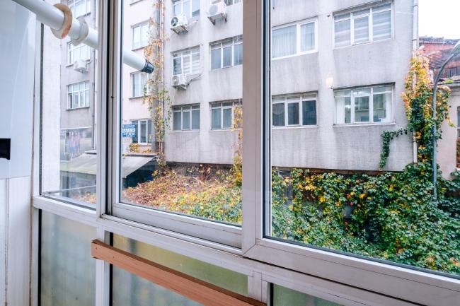 Spacious Flat w Balcony 4 min to Kadikoy Square Images_1