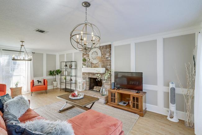 Spacious Spring Retreat with Heated Pool and Spa! Images_3