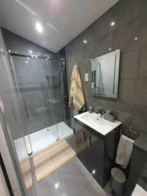 Lovely double room with en-suite bathroom Images_1