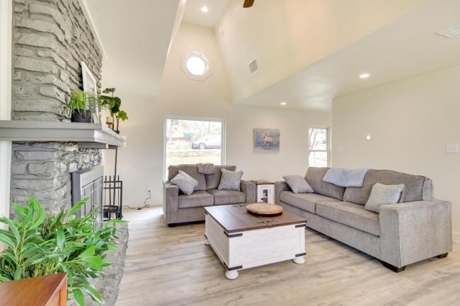 Serene Burnet Getaway with Buchanan Lake Views! Images_2