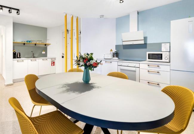 Apartment on the first line of the sea with a view and free parking Images_3