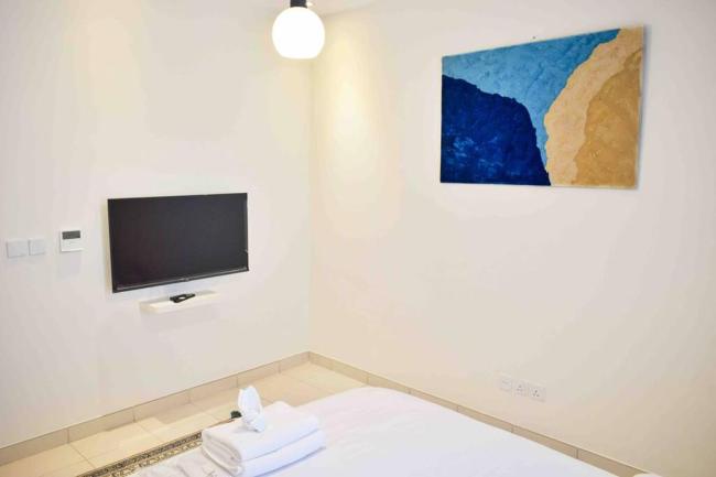 Elegant 4 Beds W/Partial SeaView Images_5