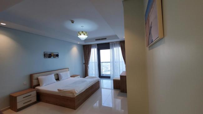 Modern 3BR with Full Burj Khalifa and Sea View Images_2