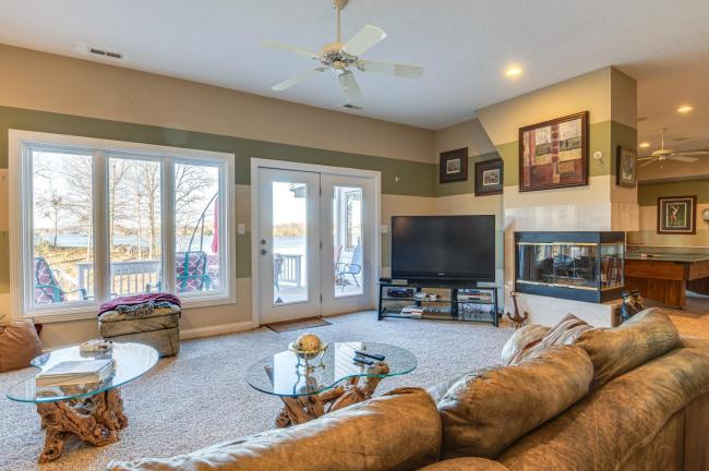 Indy Apartment on Geist Reservoir with Deck and Views! Images_2