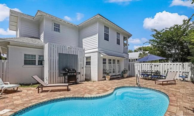 Big beach house, steps from the beach, w/ private pool. Images_2