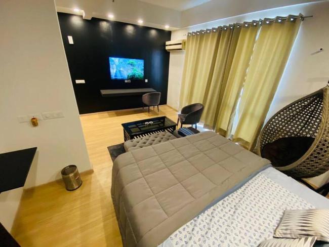 Sillhoutte by Kapoor Regency Images_4