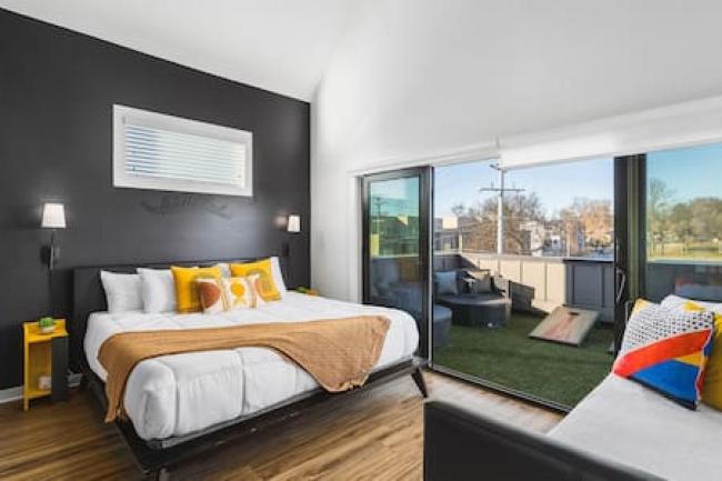 Modern Home with Large Patio plus Rooftop Deck and Garage Images_2