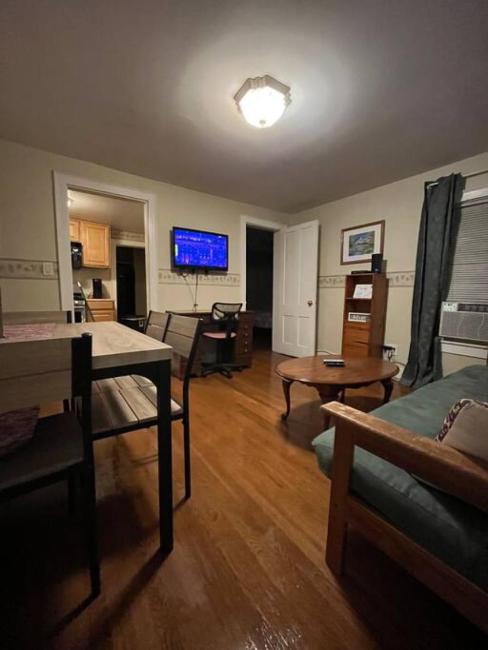 Intimate 1 Bedroom Apt by UHS Images_5