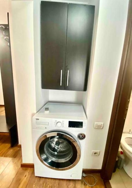 New Stylish Urban Apartment with Modern Comforts Images_5