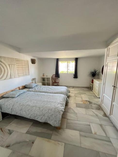 Beautiful views, pool & just 10min to the beach Images_2