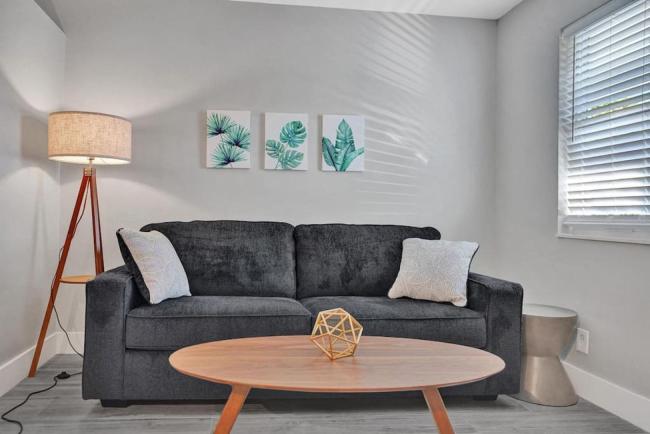 Rustic Retreats Beachy 1BR for 4 guests in the heart of Fort Lauderdale Images_4