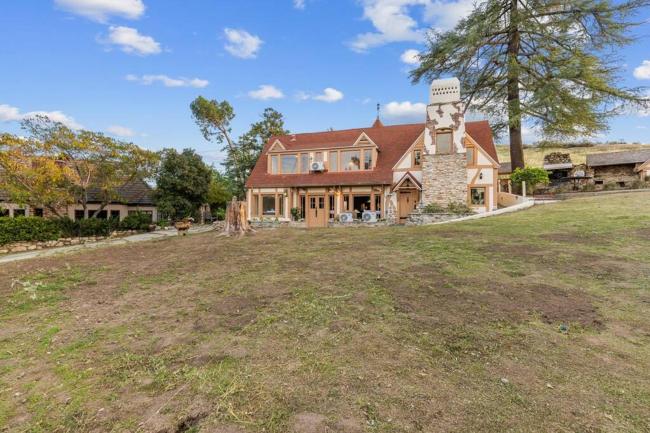 The Magic Castle's Guest Suite - Six Flags, LAX Images_2